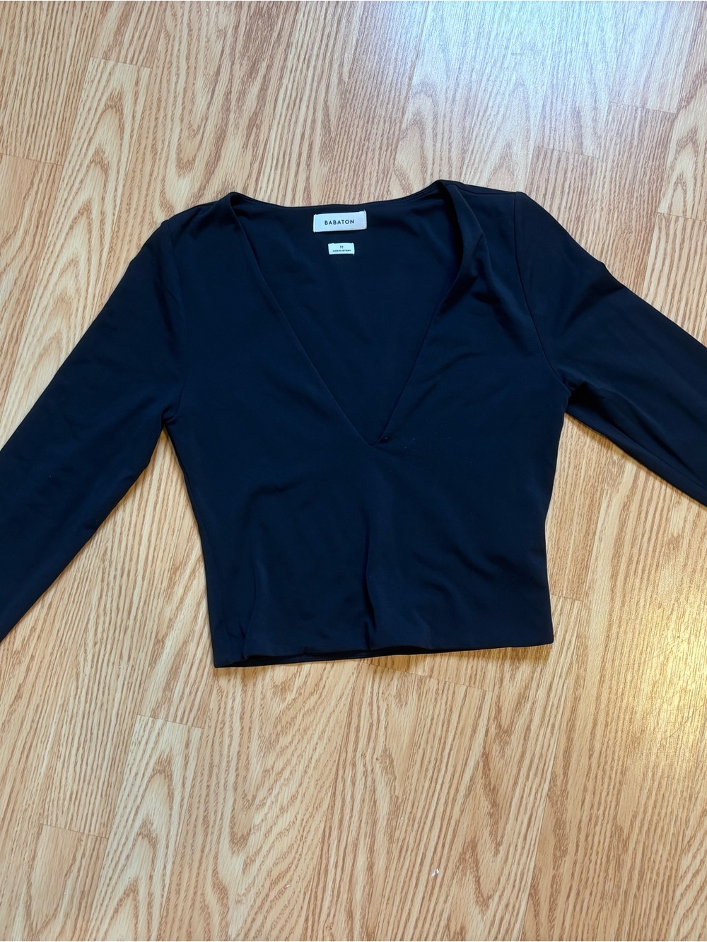 Babaton black V-neck long sleeve cropped knit polyester stretch pullover top M